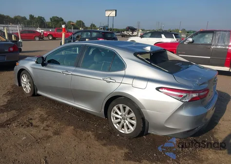 2019 Toyota Camry Le z USA, uszkodzony, nr VIN 4T1B11HK9KU781965